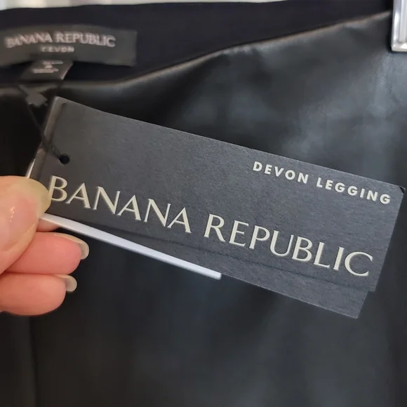 🆕️ Banana Republic Petite Devon Legging Fit Vegan Leather Pants in Black - Picture 5 of 11